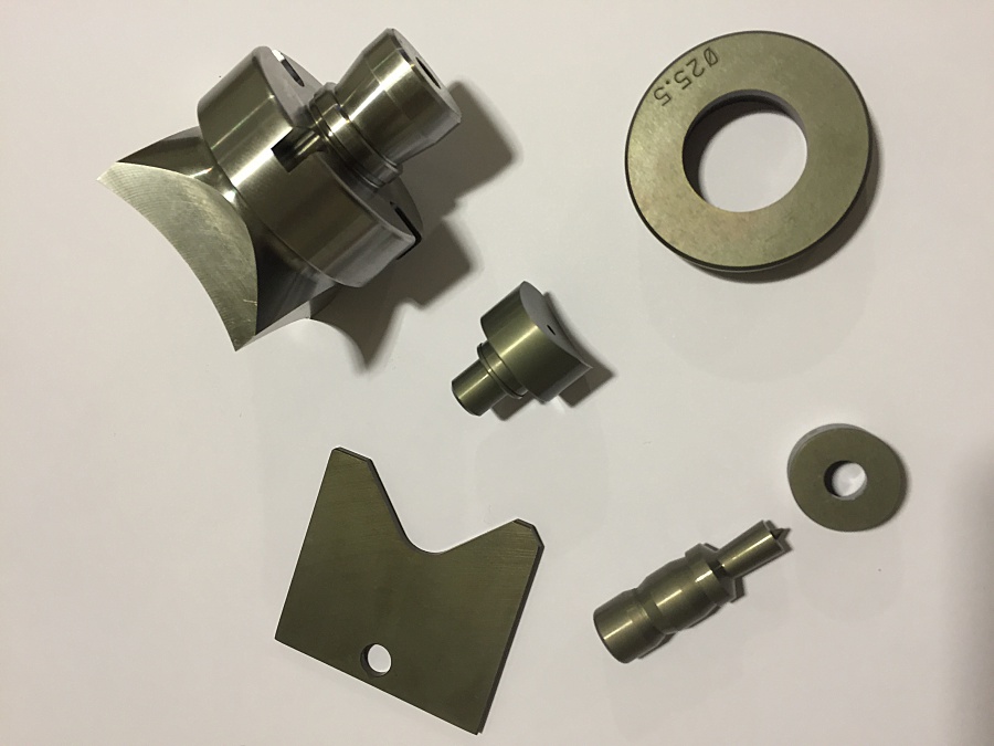 fabrication de lames, poinçons et matrices sur mesure