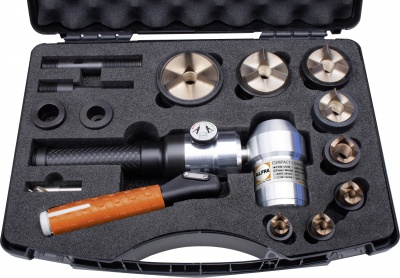 Coffret pompe hydraulique coudée et emporte-pièces et forêt de préperçage et axes de traction pour INOX TRISTAR PLUS